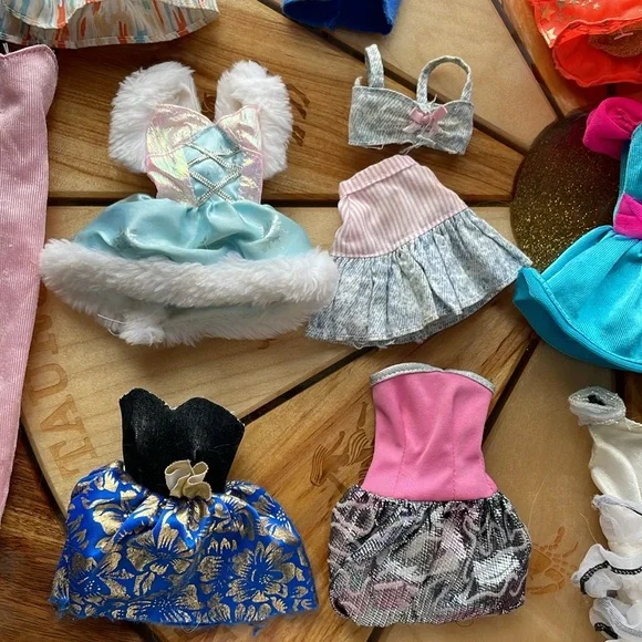 11 vintage Barbie outfits - Picture 4 of 5